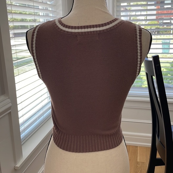 RSQ (from Tilly’s) Light Brown Cropped Sweater Vest - Picture 2 of 3